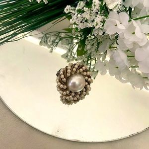 Classy Vintage Pearl Embellished Ring